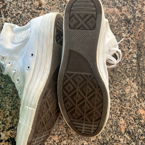 Converse Men’s 10 White High-Top Sneakers - Picture 3 of 4